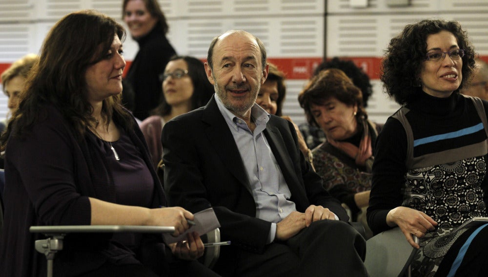 Rubalcaba en un debate del partido en Valencia