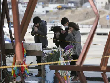 Los japoneses rinden homenaje a las víctimas del tsunami Los japoneses rinden homenaje a las víctimas del tsunami
