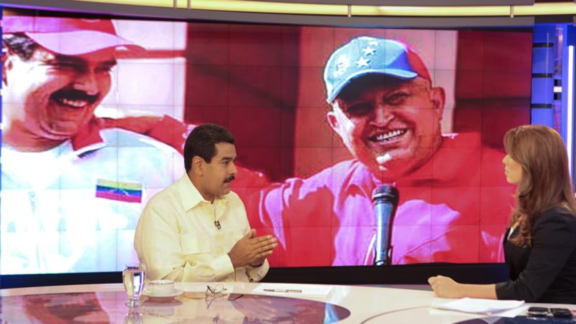 El presidente venezolano encargado, Nicol&aacute;s Maduro, durante la entrevista