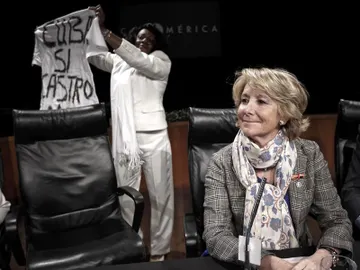 Momento de la irrupción de los procastristas en el acto de homenaje a Bertha Soler Momento de la irrupción de los procastristas en el acto de homenaje a Bertha Soler