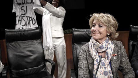 Momento de la irrupci&oacute;n de los procastristas en el acto de homenaje a Bertha Soler