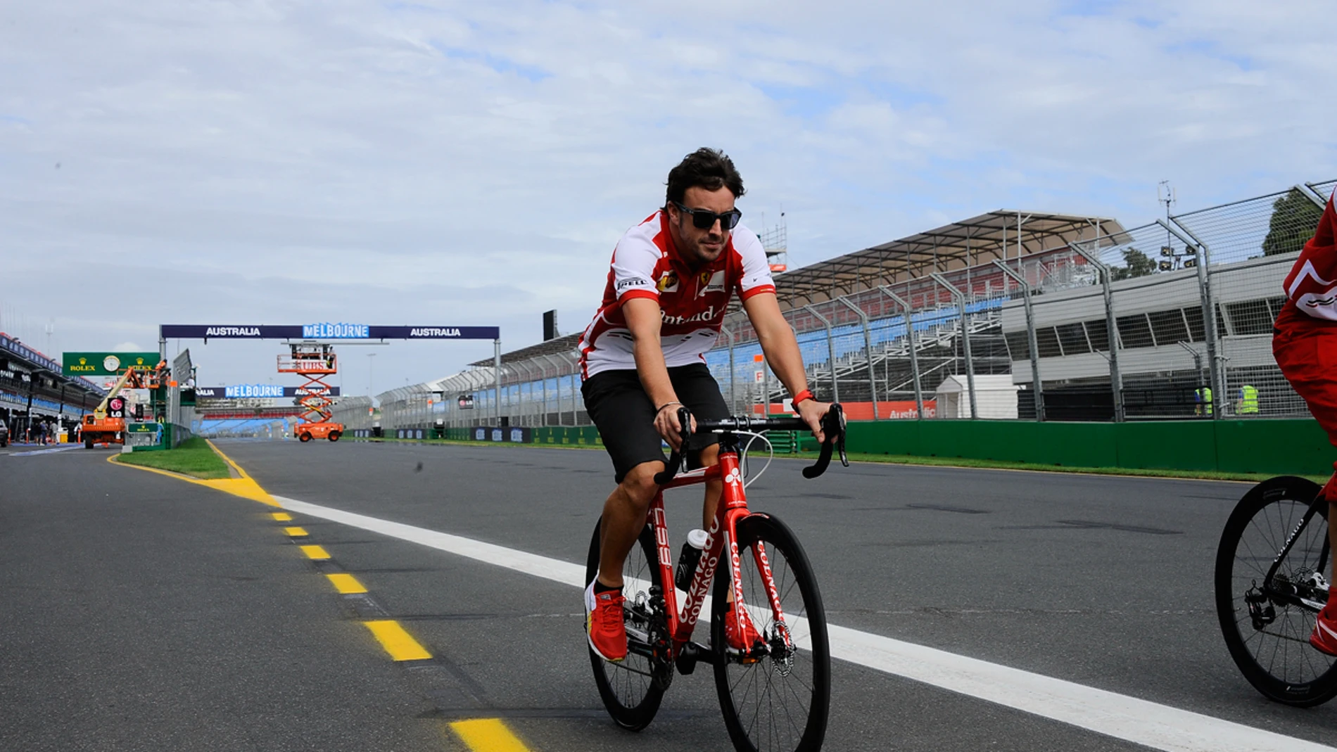 Fernando, en bici en Albert Park