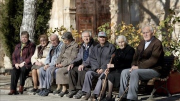 Un grupo de personas mayores