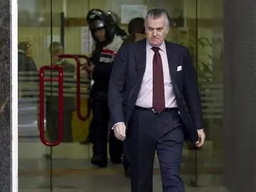 Bárcenas a la salida de la Audiencia Nacional tras su comparecencia quincenal Bárcenas a la salida de la Audiencia Nacional tras su comparecencia quincenal