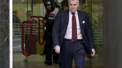 La vida de Bárcenas: mañanas de esquí en los Alpes y noches en restaurantes de lujo de Lyon
