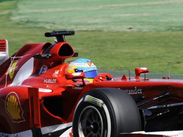 Alonso, con su F138 en Melbourne