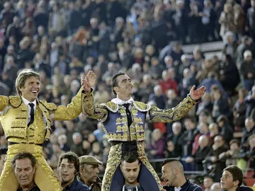 El Cordobés y El Fandi, a hombros El Cordobés y El Fandi, a hombros