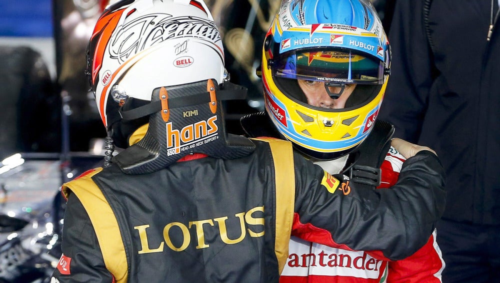Abrazo entre Kimi y Fernando