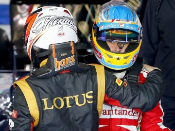 Abrazo entre Kimi y Fernando