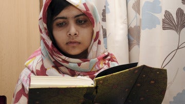 Malala lee un libro