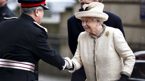 La Reina Isabel II reaparece en p&uacute;blico