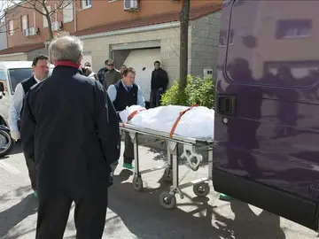Retiran los restos mortalesdel matrimonio asesinado en Cáceres Retiran los restos mortalesdel matrimonio asesinado en Cáceres
