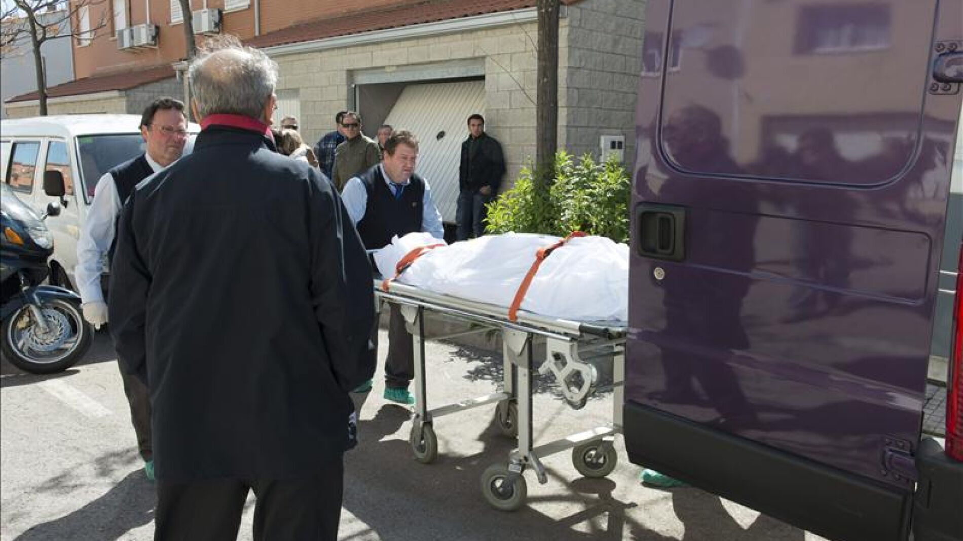 Retiran los restos mortalesdel matrimonio asesinado en C&aacute;ceres