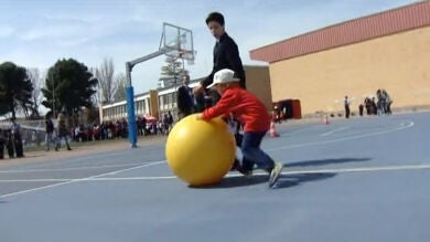 Zaragoza celebra unas 'baby olimpiadas' en el último día de clases antes de Semana Santa