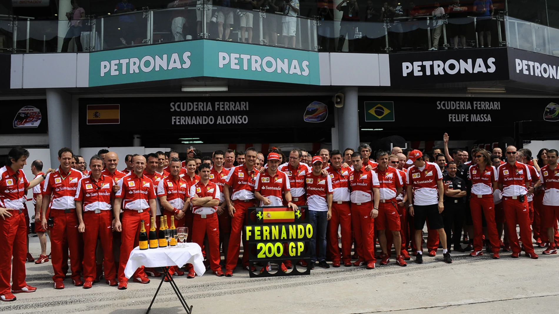 Fiesta de Ferrari a Alonso