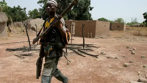 Un combatiente del Ejército Popular para la Restauración de la República y la Democracia Un combatiente del Ejército Popular para la Restauración de la República y la Democracia