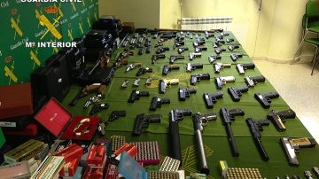La Guardia Civil desarticula una organización criminal dedicada al tráfico de armas