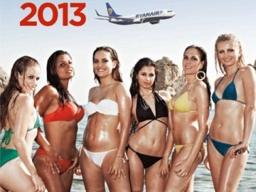 Portada del calendario benéfico de azafatas de Ryanair 2013