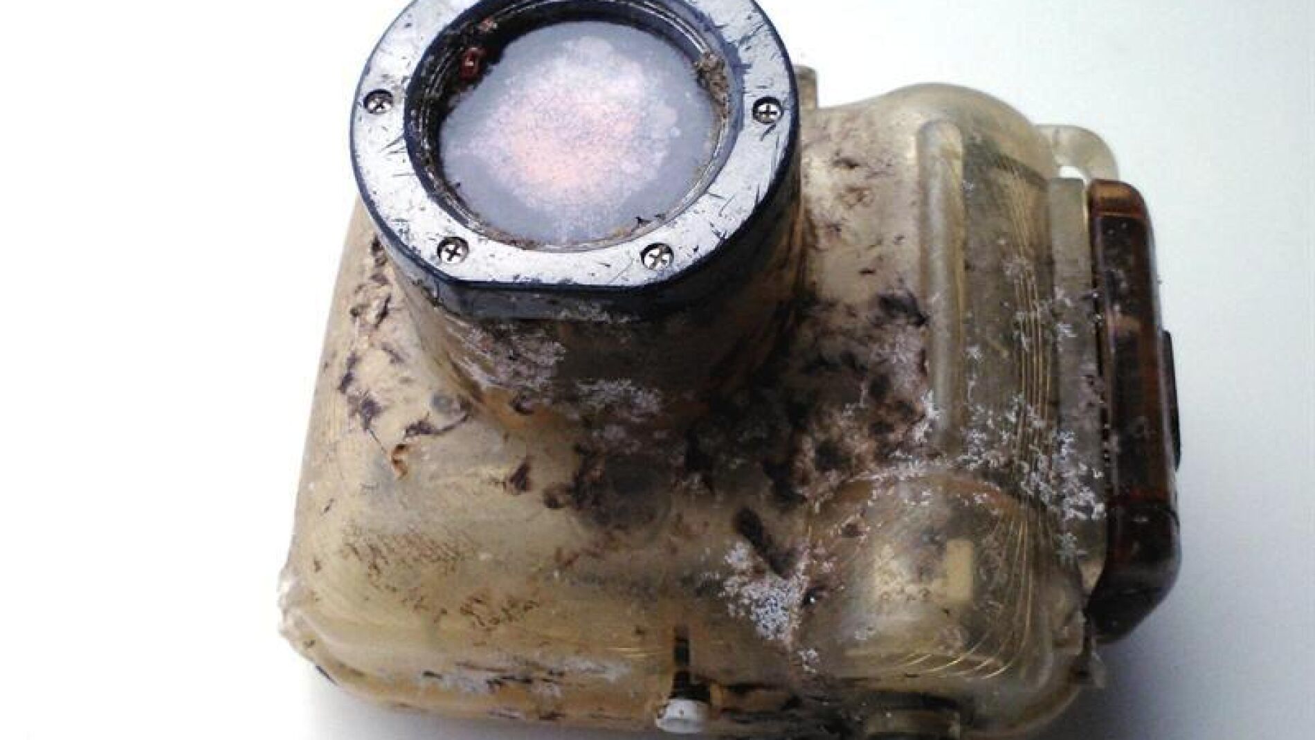 Parte delantera de la c&aacute;mara de fotos subacu&aacute;tica encontrada en Taiw&aacute;n