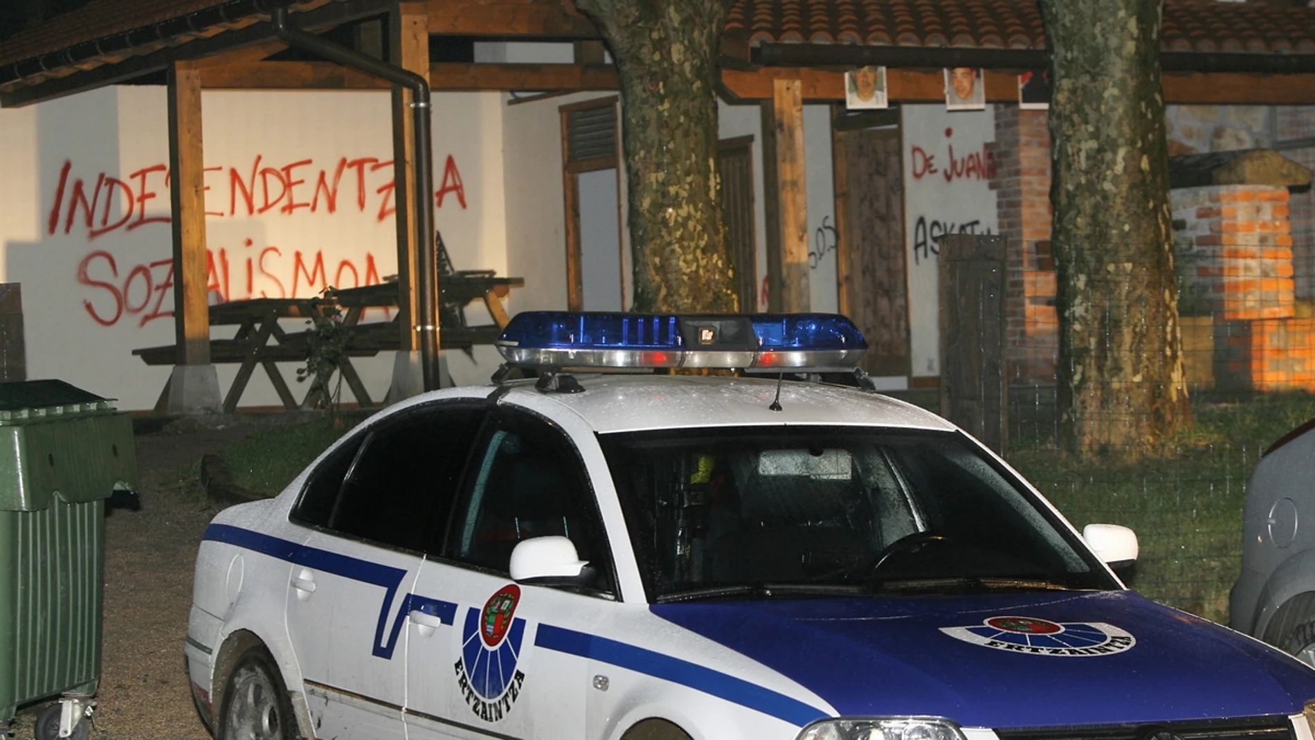 Un coche de la Ertzaintza Un coche de la Ertzaintza