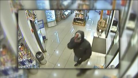 El ladr&oacute;n atracaba con la m&aacute;scara de 'Scream'