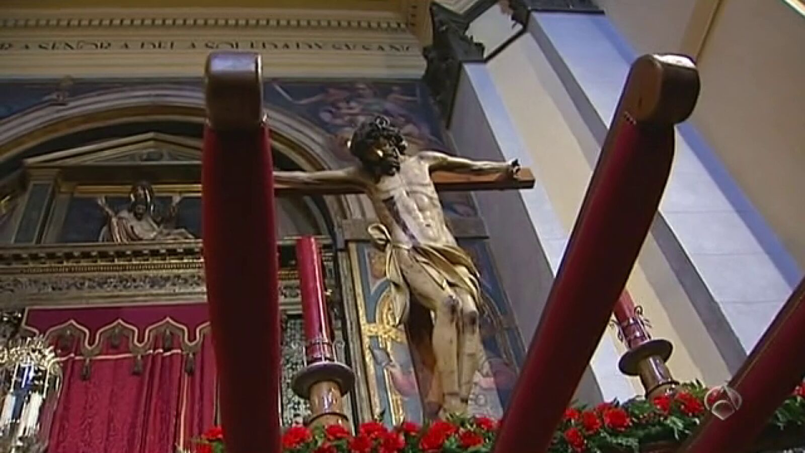 La lluvia mantiene en vilo a la mayoría de las procesiones del Viernes Santo