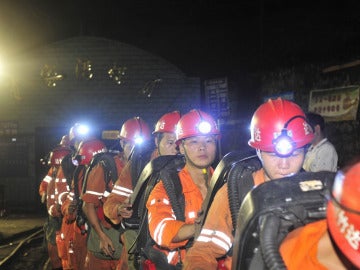 Equipo de rescate de los sepultados en China Equipo de rescate de los sepultados en China