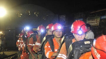 Equipo de rescate de los sepultados en China
