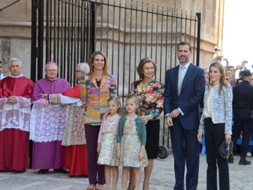 La Familia Real en la misa de Pascua