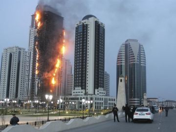 Arde un rascacielos de 40 plantas en Grozni