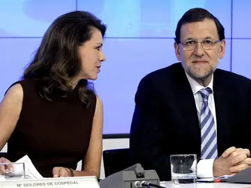 Cospedal conversa con Rajoy durante la Junta Directiva Nacional del PP Cospedal conversa con Rajoy durante la Junta Directiva Nacional del PP