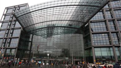 Hallan bomba de la Segunda Guerra Mundial en la estación central de Berlín