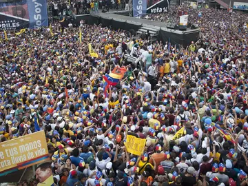 Acto multitudinario de apoyo a Capriles Acto multitudinario de apoyo a Capriles