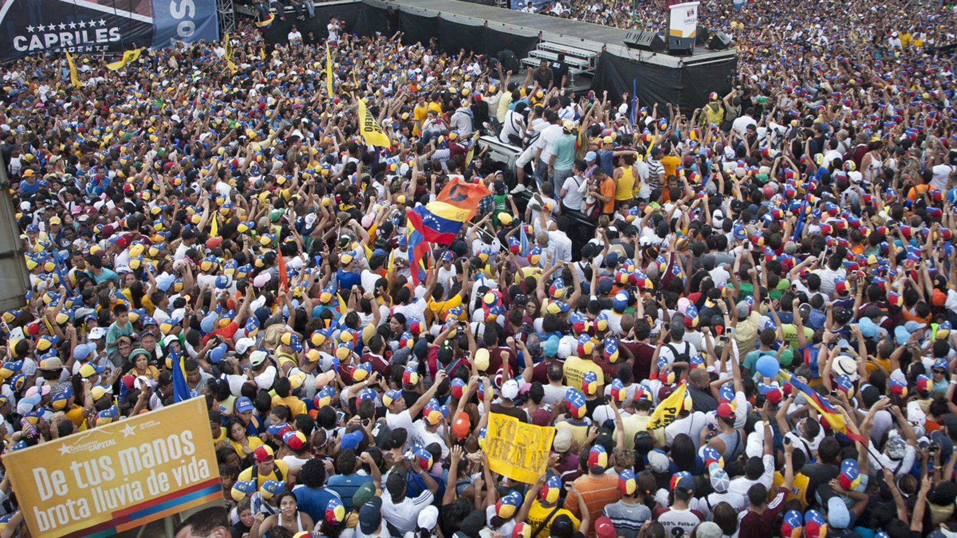Acto multitudinario de apoyo a Capriles Acto multitudinario de apoyo a Capriles