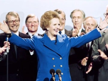 Margaret Tatcher celebra su victoria electoral en 1979.