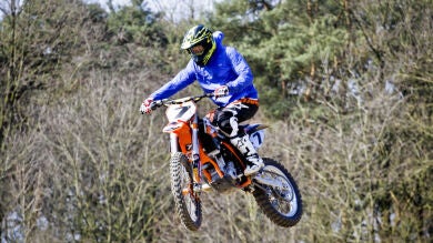 Kimi Raikkonen 'prepara' el GP de China haciendo motocross