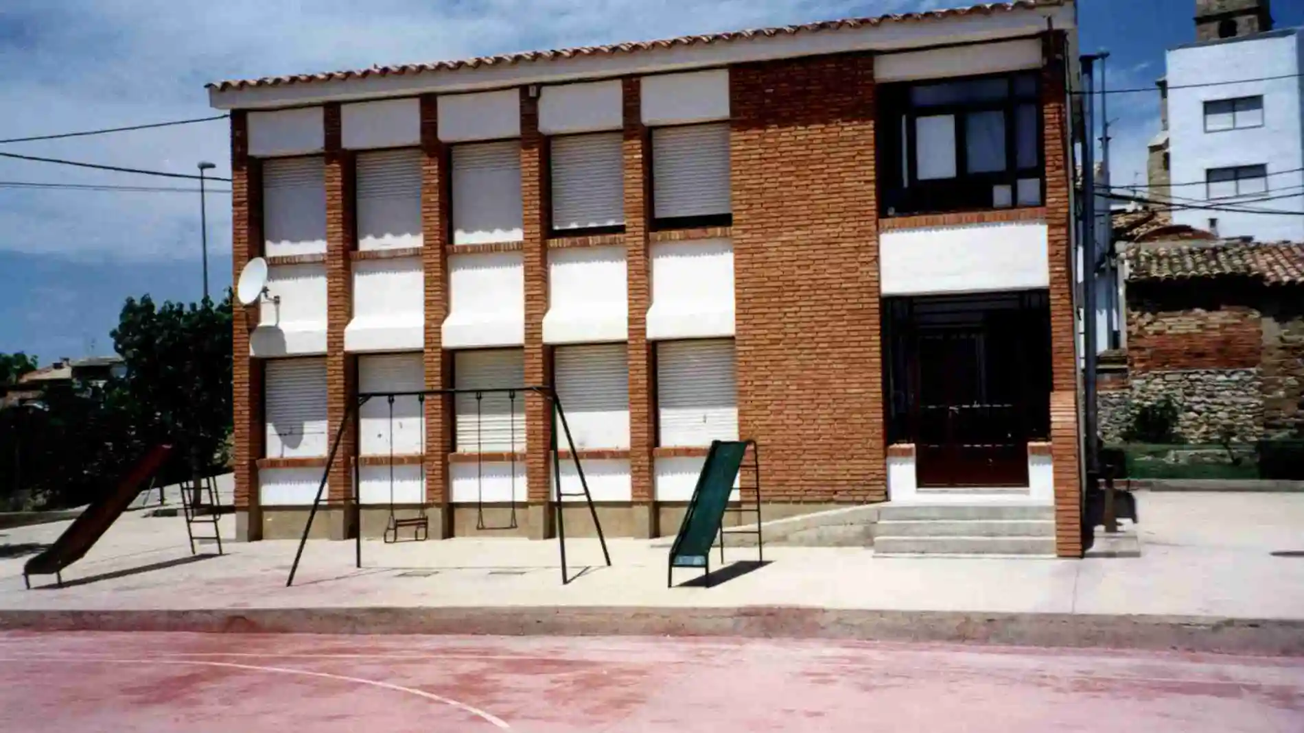 Puertas de una escuela Puertas de una escuela