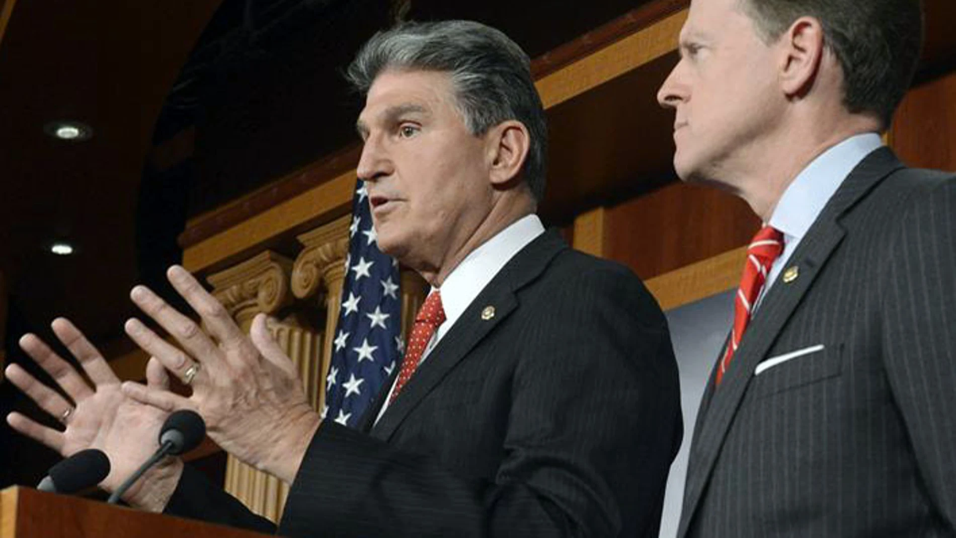 Manchin y Toomey anuncian un acuerdo bipartidista sobre el control de armas Manchin y Toomey anuncian un acuerdo bipartidista sobre el control de armas