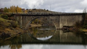 Vista del río Lozoya y del puente Nuevo 