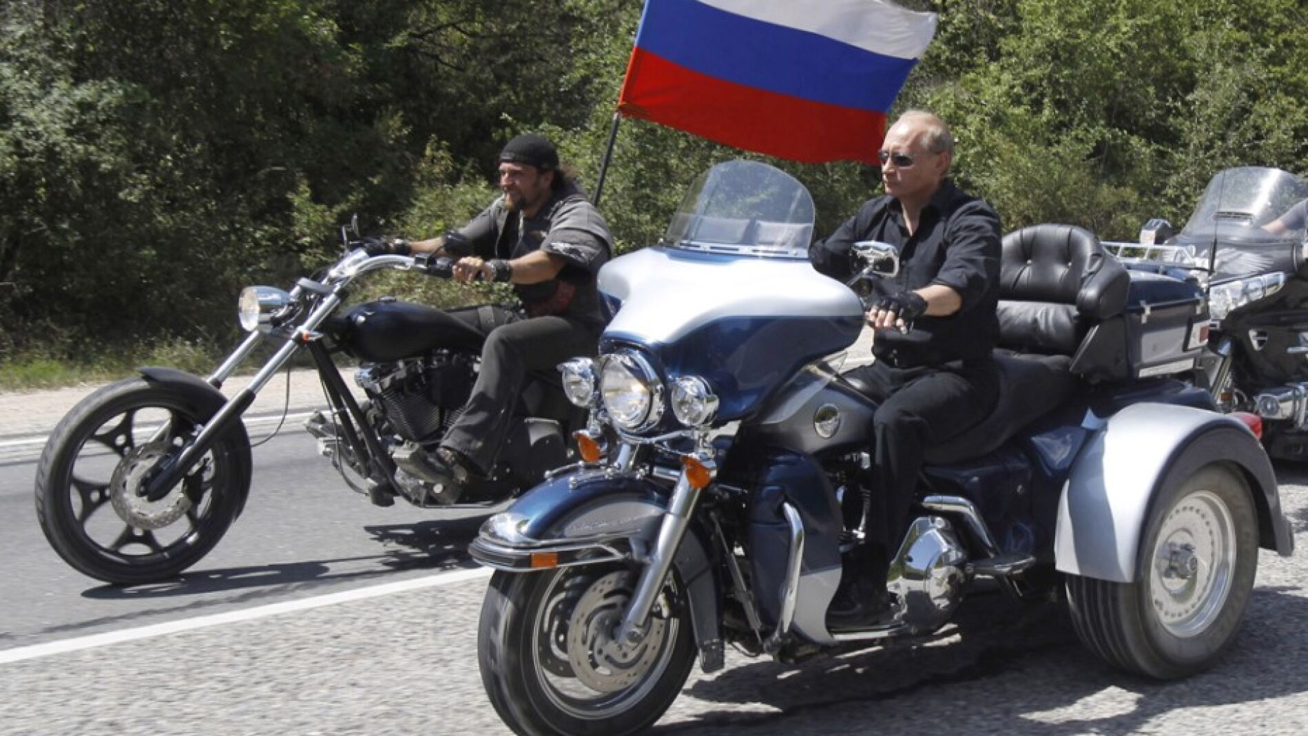 Putin y el l&iacute;der de los Night Wolves