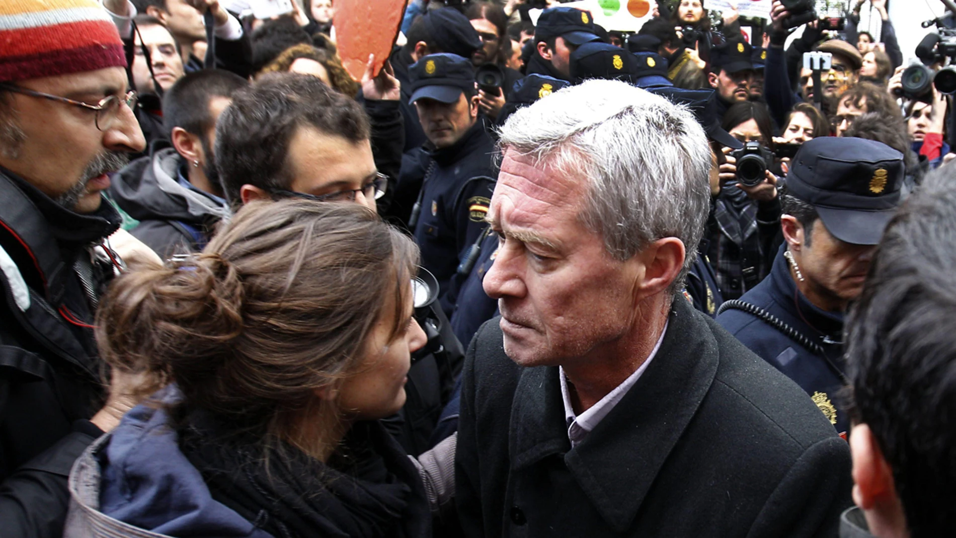 Jorge Verstrynge, en el escrache ante el domicilio de Santamaría Jorge Verstrynge, en el escrache ante el domicilio de Santamaría