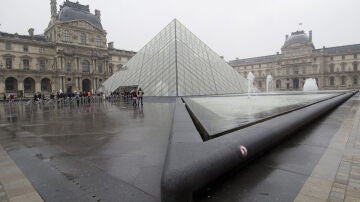 El Louvre reabre sus puertas