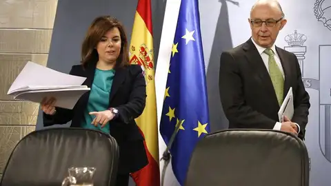 Soraya Sáenz de Santamaría junto a Cristóbal Montoro Soraya Sáenz de Santamaría junto a Cristóbal Montoro