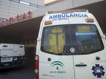 Ambulancia en un hospital de Andalucia Ambulancia en un hospital de Andalucia