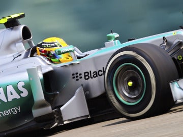 Hamilton rueda en China con el Mercedes