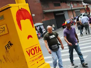 Vista de un mural promoviendo la candidatura del presidente encargado de Venezuela, Nicolás Maduro Vista de un mural promoviendo la candidatura del presidente encargado de Venezuela, Nicolás Maduro