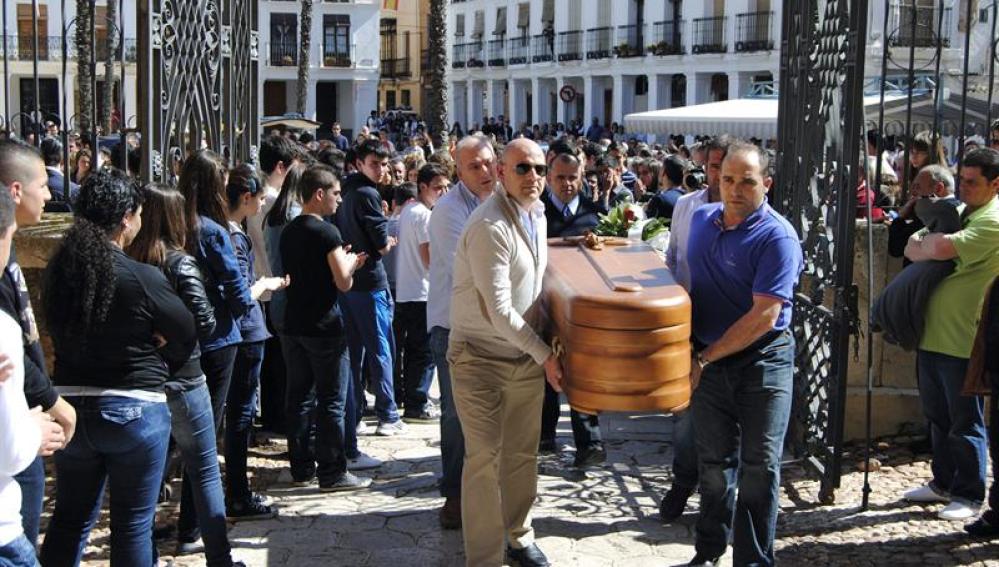 Manzanares despide a los dos pequeños y su abuela asesinados