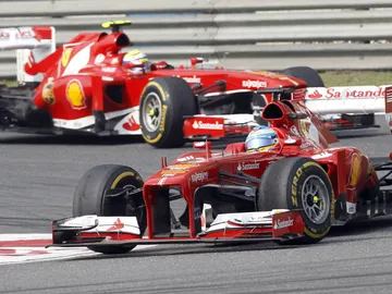 Alonso, perseguido por Massa Alonso, perseguido por Massa