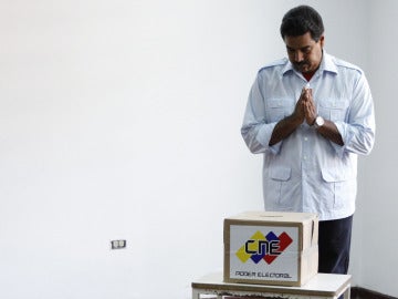 Maduro ejerce su derecho al voto en Venezuela