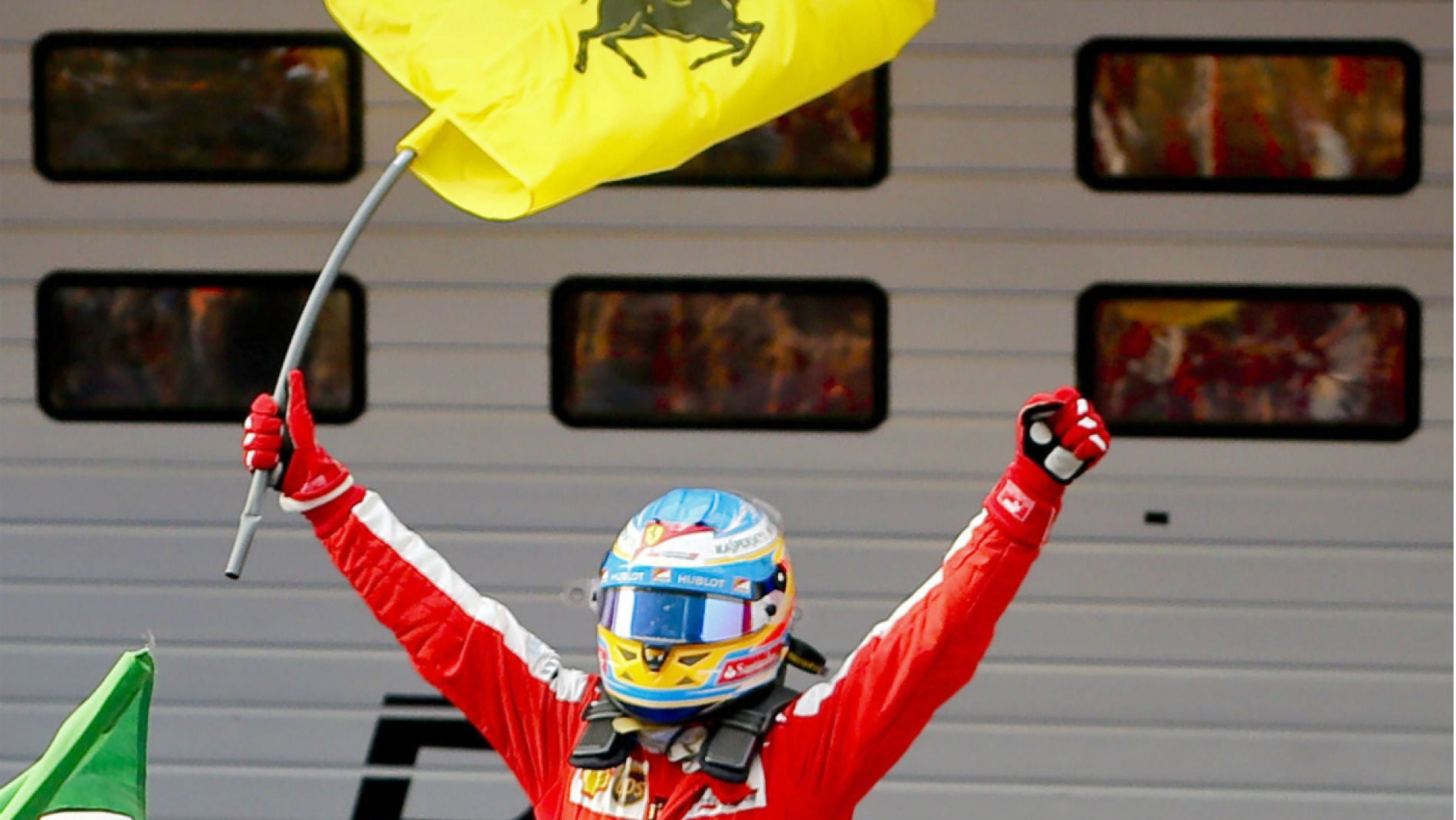 Alonso celebra la victoria